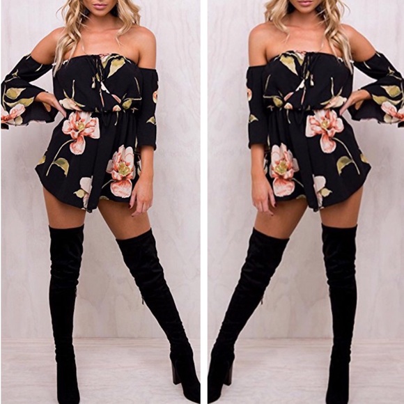 NWT Long Sleeves Floral Print Romper - Picture 2 of 7